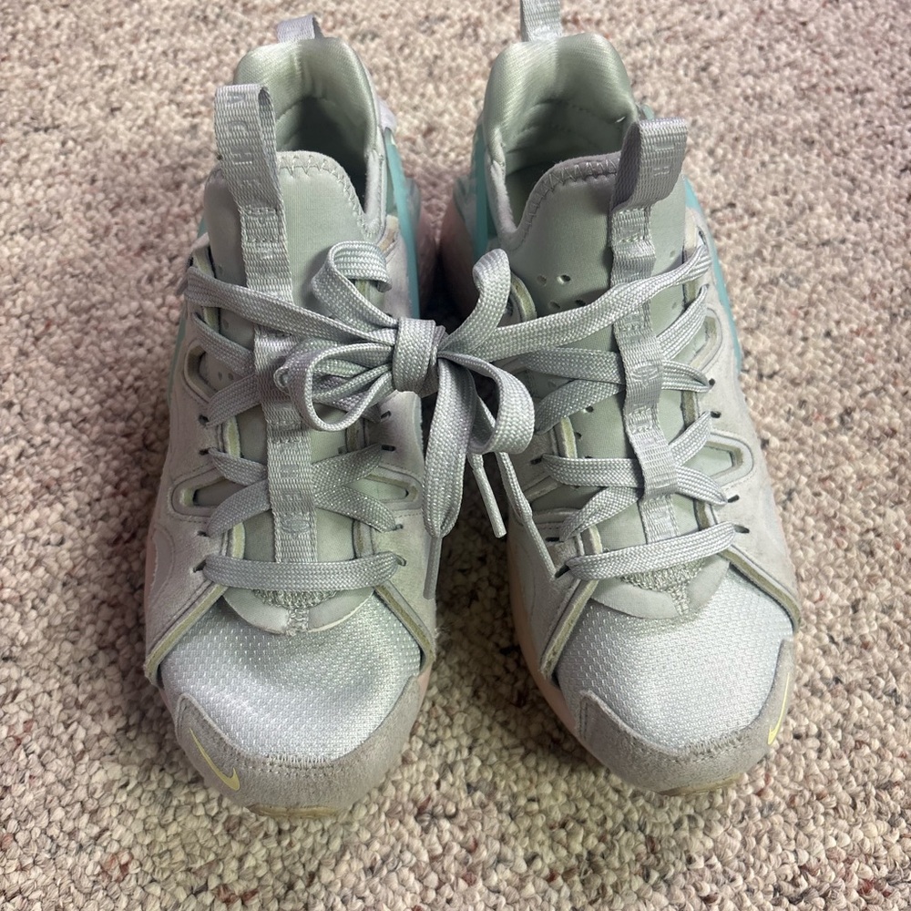 Light green Women's Athletic Sneakers - Stylish Comfort